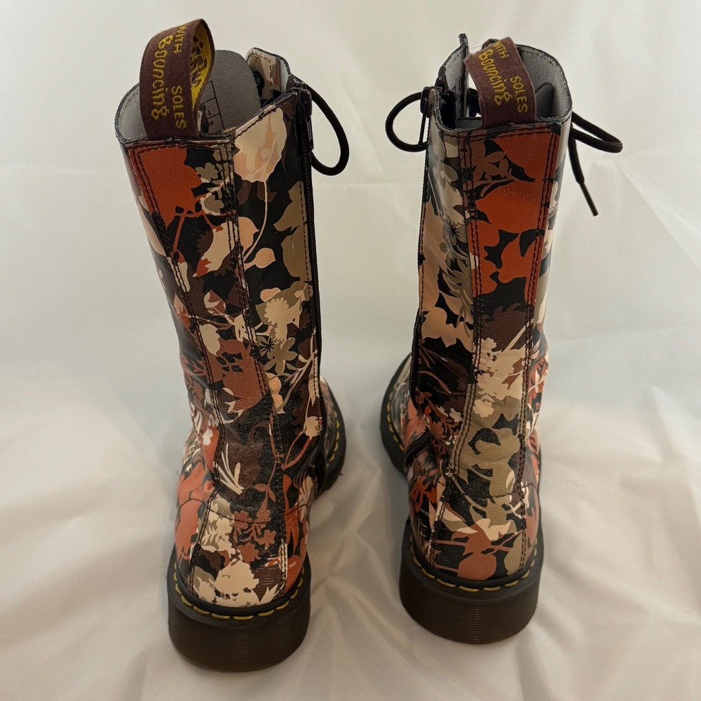 DISCONTINUED Dr. Martens Cerys 14Eye Floral Leather Boot Pointed Toe RARE US L 9 - Picture 3 of 14